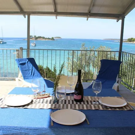 Apartment Andrea Vela Luka